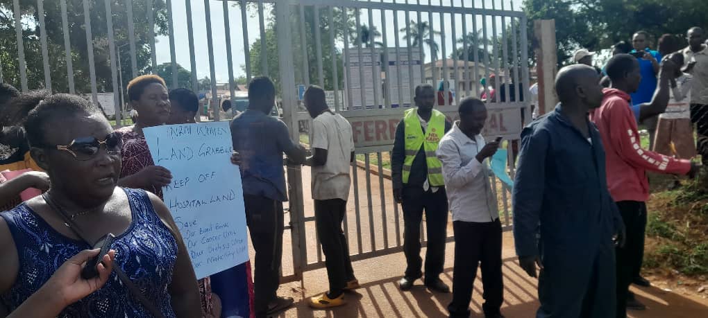 Jinja Referral Hospital stand off