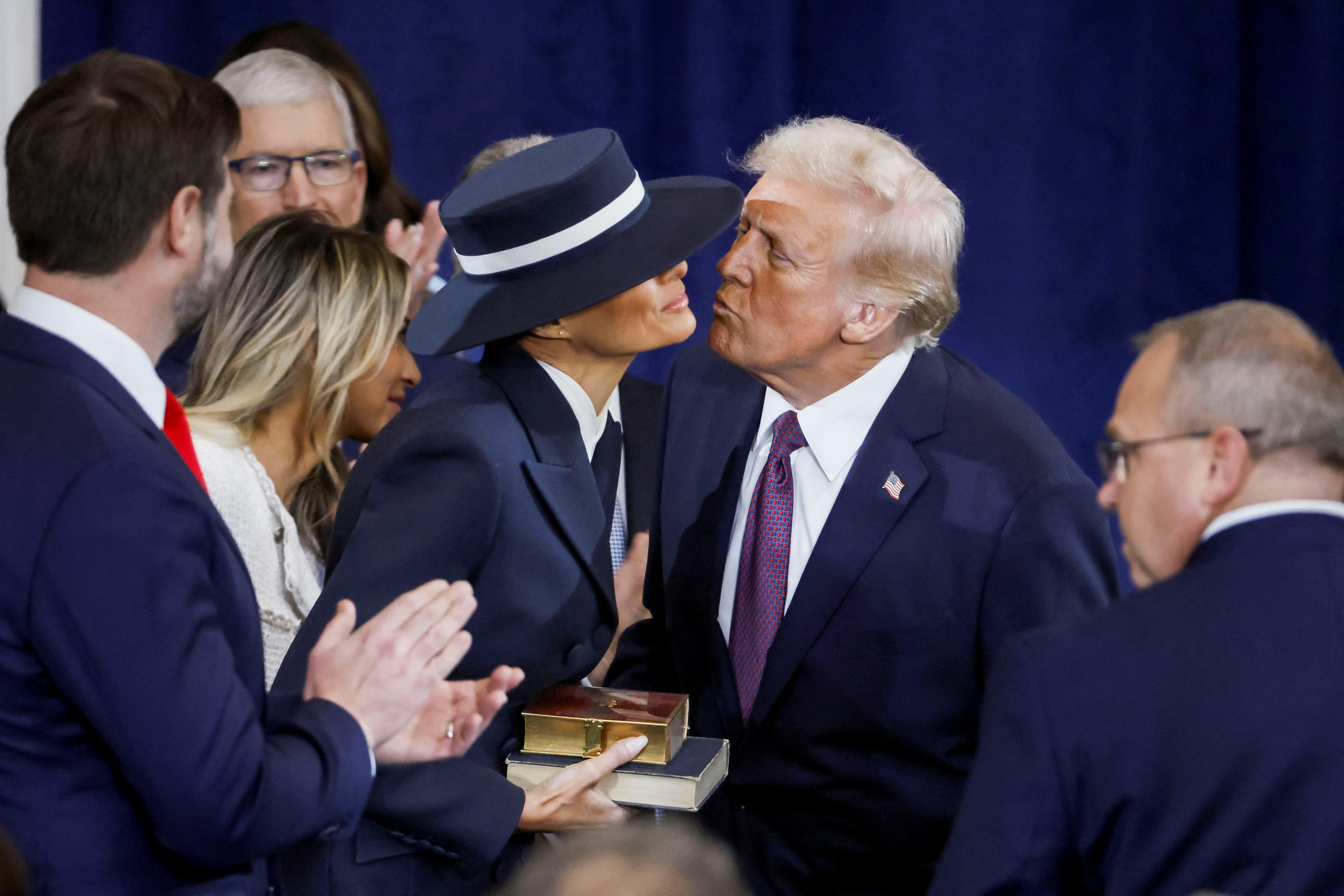 US President-elect Donald Trump (R) greets with wife Melania Trump